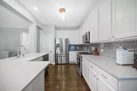 Kitchen - 5 Tiverton Ct, Algonquin, IL 60102 photo 4 of 6