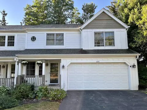 235 Spring Point Dr, Carpentersville, IL 60110