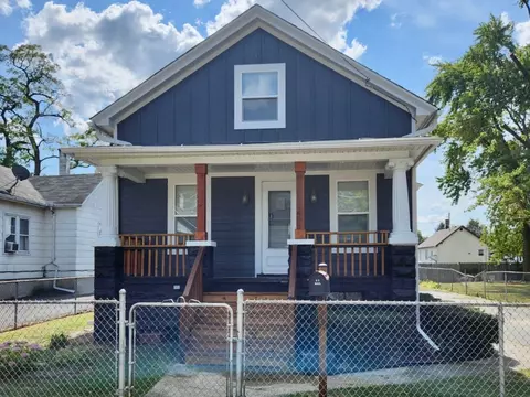 660 Chase Ave, Joliet, IL 60432