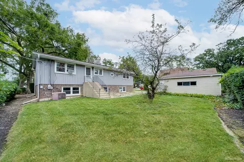 Exterior - 1733 E Algonquin Rd, Des Plaines, IL 60016 photo 3 of 4