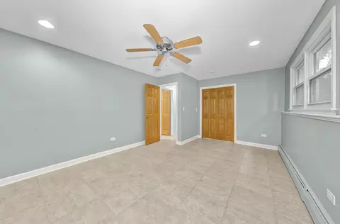 Bedroom - 1733 E Algonquin Rd, Des Plaines, IL 60016 photo 5 of 6