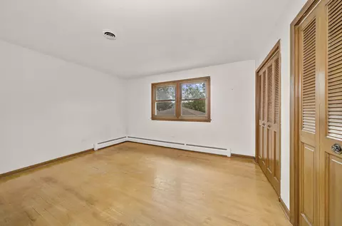 Bedroom - 1733 E Algonquin Rd, Des Plaines, IL 60016 photo 3 of 6