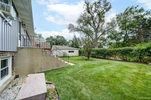 Exterior - 1733 E Algonquin Rd, Des Plaines, IL 60016 photo 4 of 4
