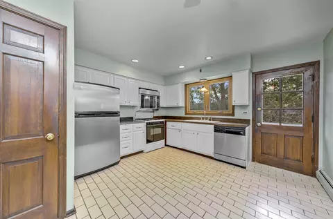 Kitchen - 1733 E Algonquin Rd, Des Plaines, IL 60016 photo 1 of 2