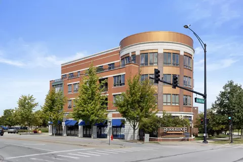 450 Village Center Dr #417, Burr Ridge, IL 60527