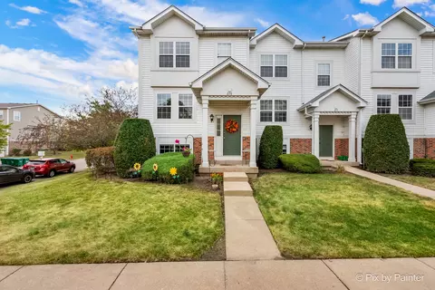 276 Holiday Ln, Hainesville, IL 60073