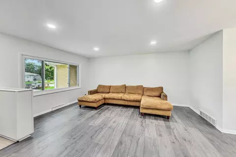 Living - 1107 Clark Ln, Des Plaines, IL 60016 photo 2 of 2