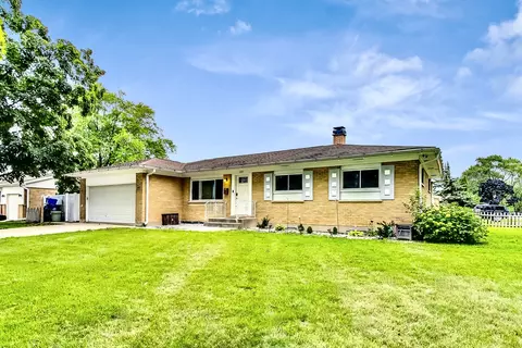 Exterior - 1107 Clark Ln, Des Plaines, IL 60016 photo 4 of 4