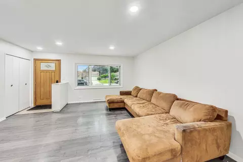Living - 1107 Clark Ln, Des Plaines, IL 60016 photo 1 of 2