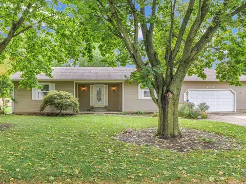 702 Prairie Lane Dr, Monticello, IL 61856
