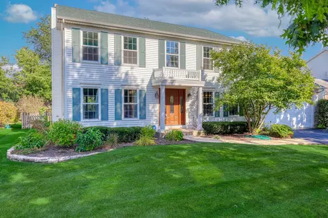 86 S Hankes Rd, Aurora, IL 60506
