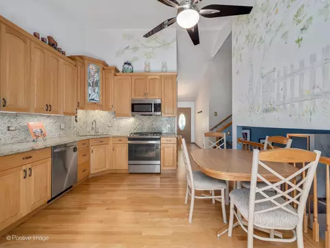 516 Camdon Cir, Bartlett, IL 60103 photo 9