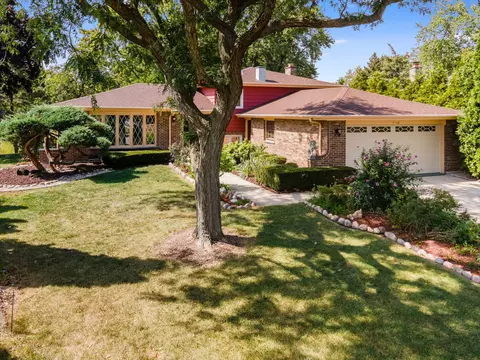 7110 Terrace Dr, Downers Grove, IL 60516