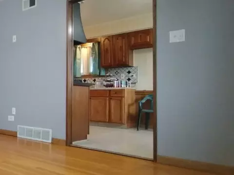 Living - 7702 Central Ave, Burbank, IL 60459 photo 6 of 10