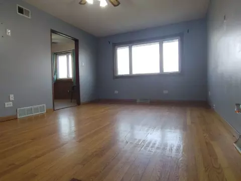 Living - 7702 Central Ave, Burbank, IL 60459 photo 1 of 10