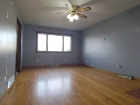 Living - 7702 Central Ave, Burbank, IL 60459 photo 2 of 10