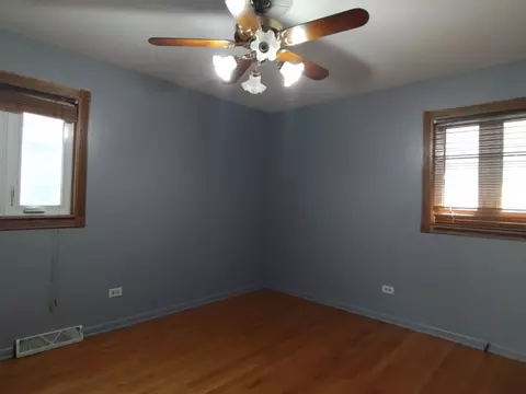 Bedroom - 7702 Central Ave, Burbank, IL 60459 photo 5 of 6