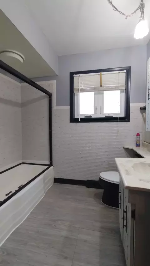 Bath - 7702 Central Ave, Burbank, IL 60459 photo 2 of 3