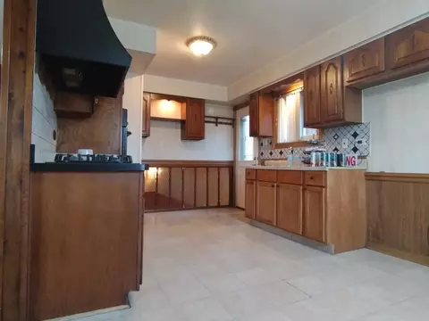 Kitchen - 7702 Central Ave, Burbank, IL 60459 photo 4 of 9