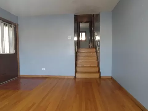 Living - 7702 Central Ave, Burbank, IL 60459 photo 4 of 10