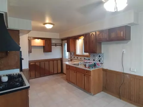 Kitchen - 7702 Central Ave, Burbank, IL 60459 photo 5 of 9