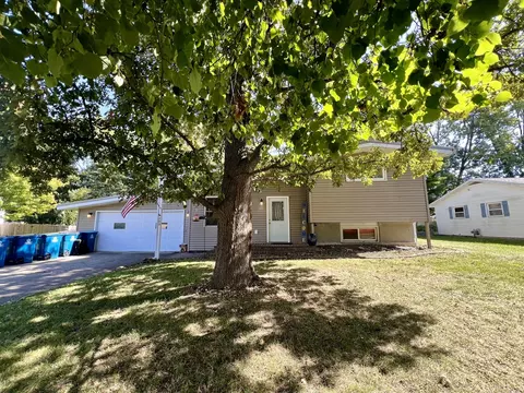 703 Jackson St, Monticello, IL 61856