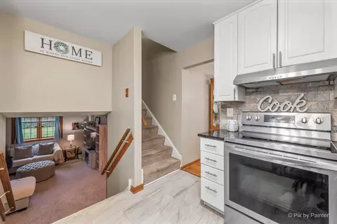 Entry Way - 640 Cedar Ln, Bartlett, IL 60103 photo 1 of 2