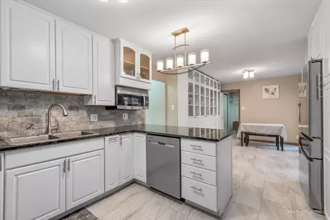Kitchen - 640 Cedar Ln, Bartlett, IL 60103 photo 2 of 3