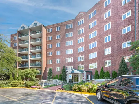 8540 W Foster Ave #709, Norridge, IL 60706