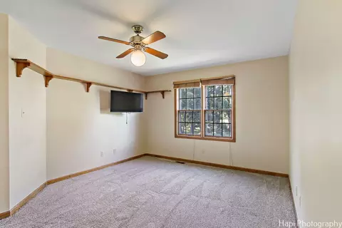 Bedroom - 6116 Ojibwa Ln, Mchenry, IL 60050 photo 3 of 7