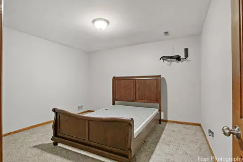 Bedroom - 6116 Ojibwa Ln, Mchenry, IL 60050 photo 7 of 7