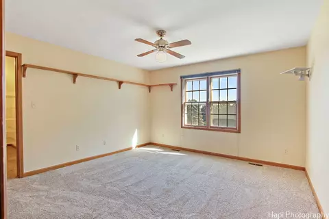 Bedroom - 6116 Ojibwa Ln, Mchenry, IL 60050 photo 1 of 7
