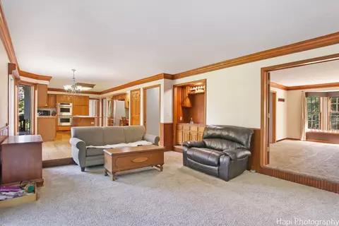 Living - 6116 Ojibwa Ln, Mchenry, IL 60050 photo 3 of 6
