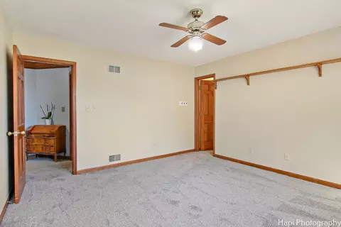 Bedroom - 6116 Ojibwa Ln, Mchenry, IL 60050 photo 2 of 7