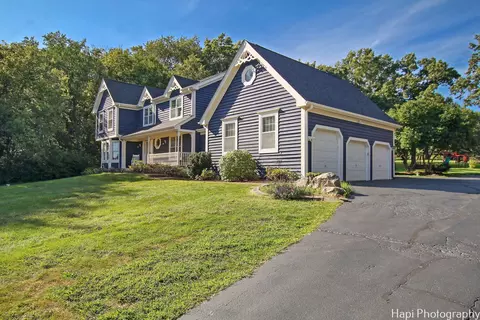 Exterior - 6116 Ojibwa Ln, Mchenry, IL 60050 photo 2 of 7