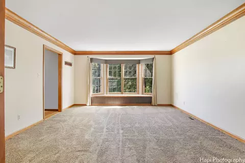 Living - 6116 Ojibwa Ln, Mchenry, IL 60050 photo 4 of 6