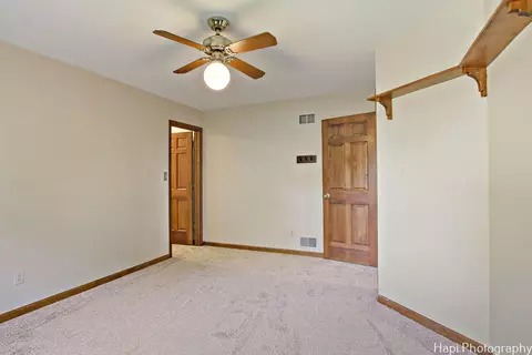 Bedroom - 6116 Ojibwa Ln, Mchenry, IL 60050 photo 4 of 7