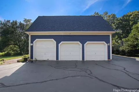 Exterior - 6116 Ojibwa Ln, Mchenry, IL 60050 photo 5 of 7