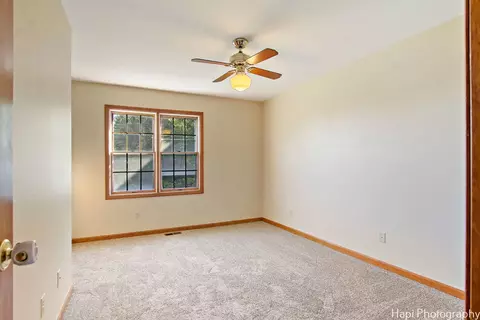 Bedroom - 6116 Ojibwa Ln, Mchenry, IL 60050 photo 5 of 7
