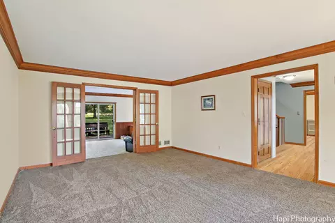 Living - 6116 Ojibwa Ln, Mchenry, IL 60050 photo 5 of 6