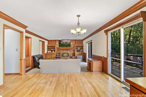 Living - 6116 Ojibwa Ln, Mchenry, IL 60050 photo 1 of 6