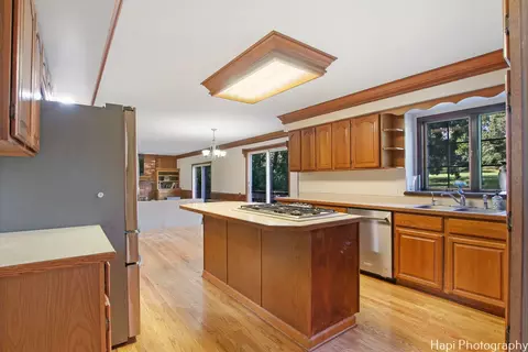 Kitchen - 6116 Ojibwa Ln, Mchenry, IL 60050 photo 2 of 3