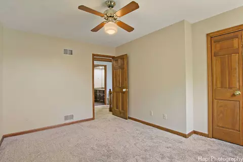 Bedroom - 6116 Ojibwa Ln, Mchenry, IL 60050 photo 6 of 7