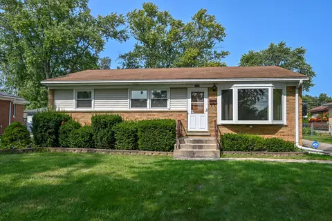 1502 W Palm Dr, Mount Prospect, IL 60056