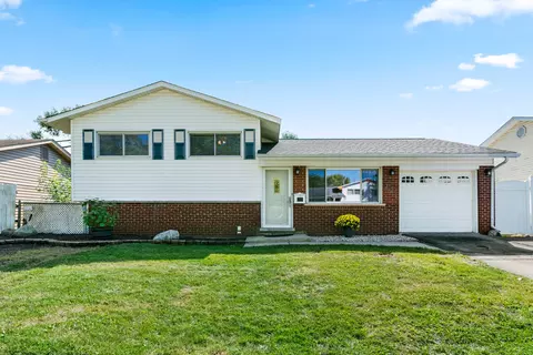 121 E Altgeld Ave, Glendale Heights, IL 60139