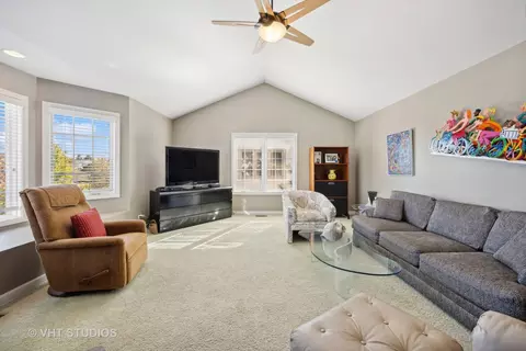 Undisclosed, Glenview, IL 60025 photo 17