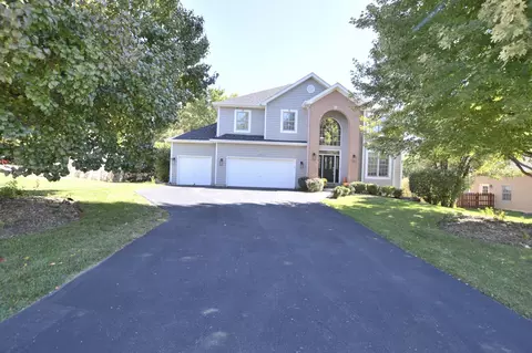 3516 Thunderbird Ln, Crystal Lake, IL 60012