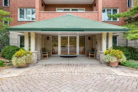 3940 W Bryn Mawr Ave #201, Chicago, IL 60659