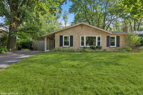 731 Dundee Ave, Barrington, IL 60010