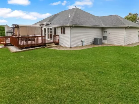 Exterior - 5987 Sweet Grass Dr, Roscoe, IL 61073 photo 13 of 19